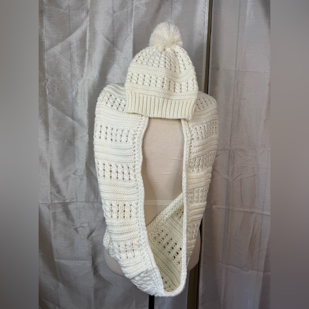 Max Studio Cream Knit Accessory